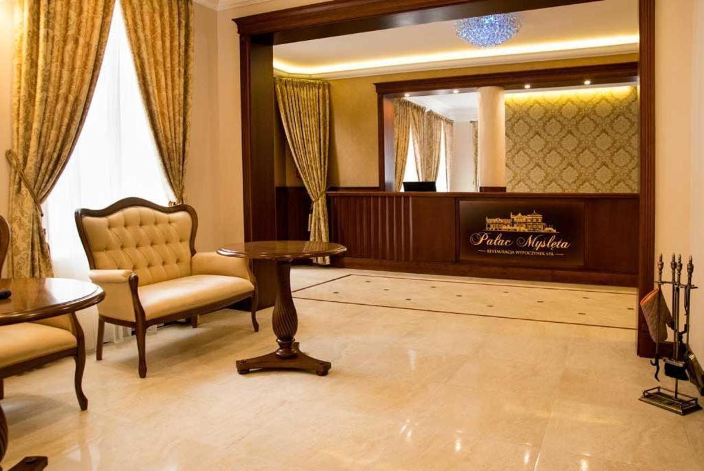 Palac Mysleta Uzdowo Εξωτερικό φωτογραφία