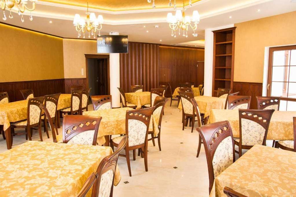 Palac Mysleta Uzdowo Εξωτερικό φωτογραφία